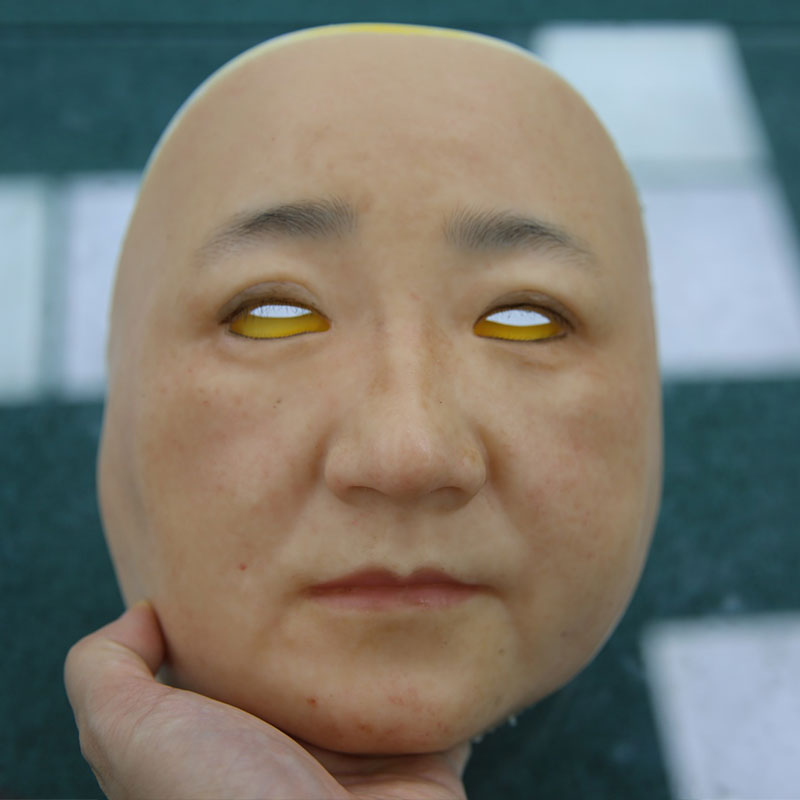 Coloring Human Heads Statue And Making Silicone Human Skin Masks (4)