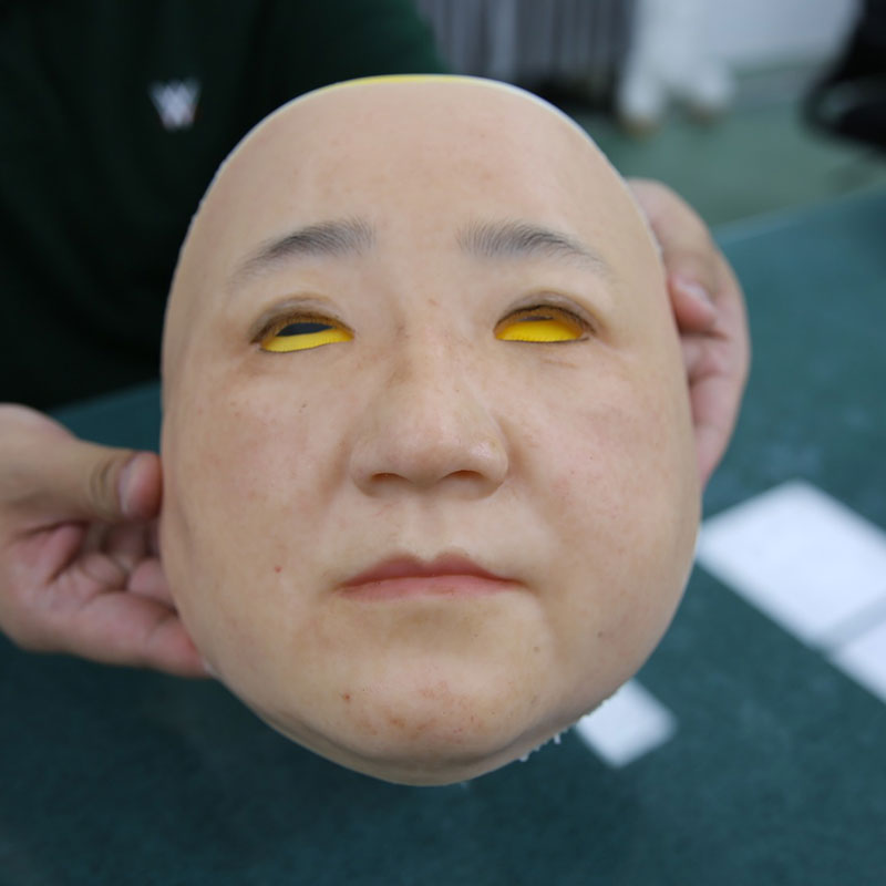 Coloring Human Heads Statue And Making Silicone Human Skin Masks (7)
