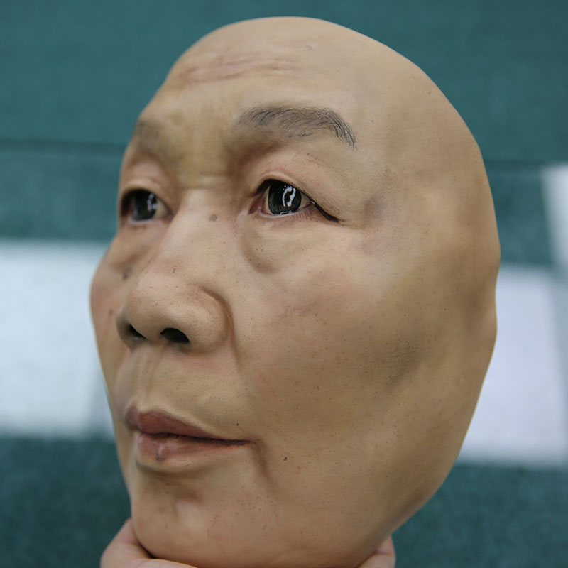 Coloring Human Heads Statue And Making Silicone Human Skin Masks (8)