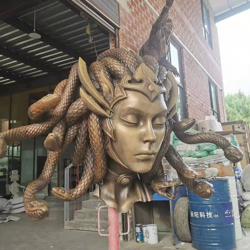 3D Printing Custom Medusa Head For Bar Styling (1)