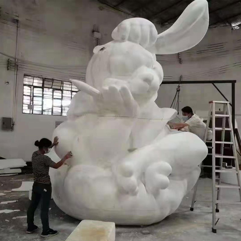 Large-scale Mr. Rabbit Model Sculpture2