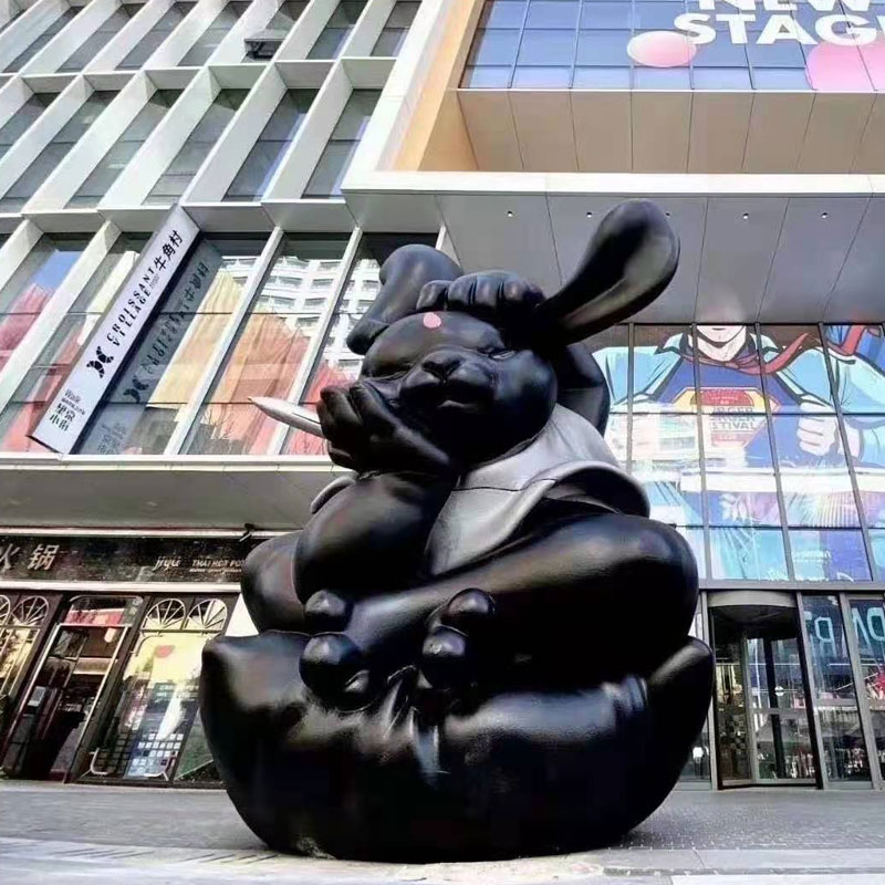 Large-scale Mr. Rabbit Model Sculpture2