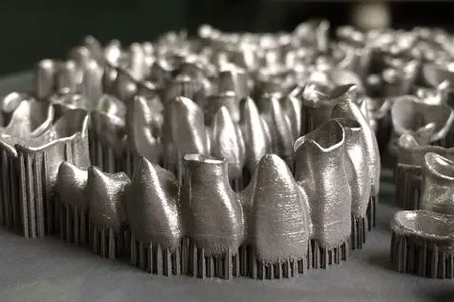 The printing of the inner crown of the metal denture is completed