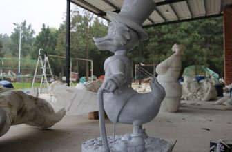3D Printing Donald Duck Statue Model